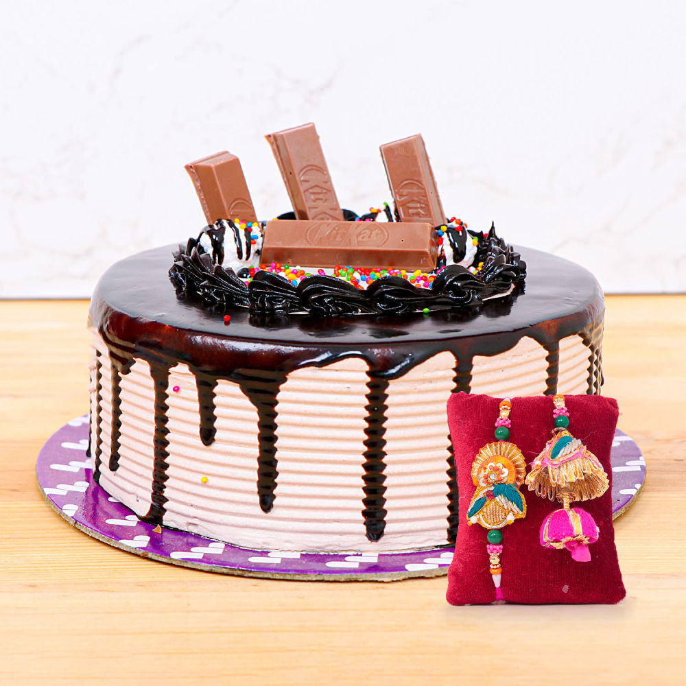 Kit Kat Decorative Cake With Bhaiya Bhabhi Rakhis | Winni.in