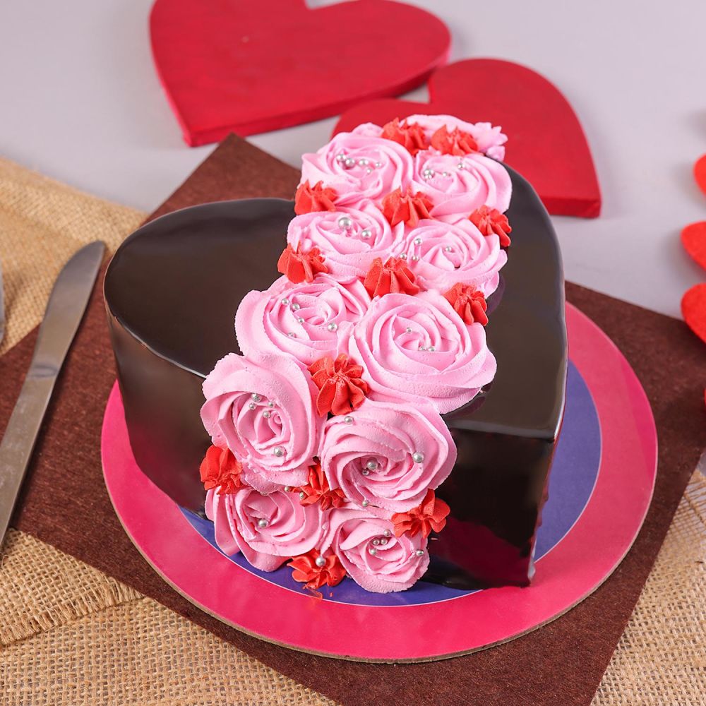Flowery Chocolate Heart Cake | Winni.in