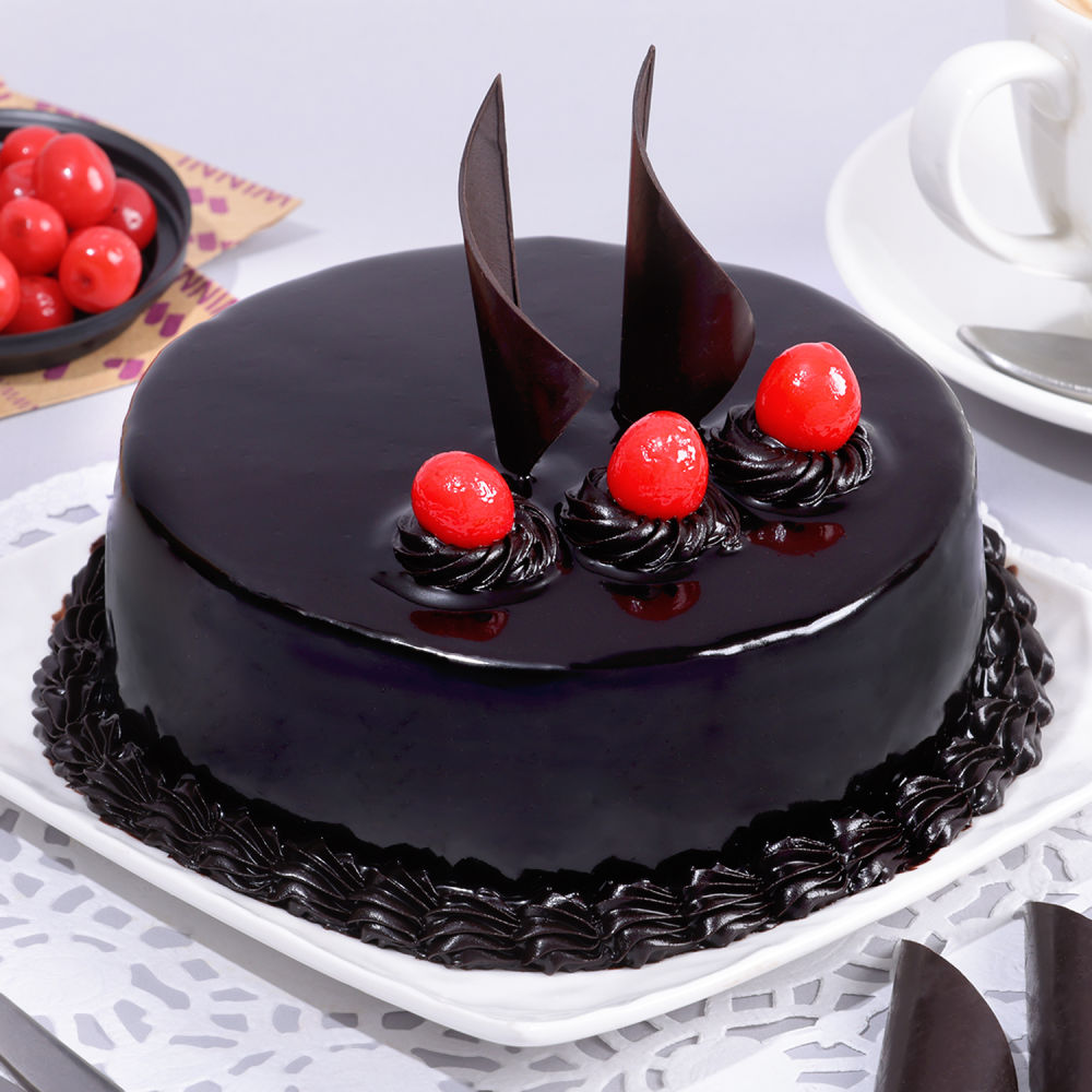 Order Online Yummylicious Chocolate Cake Half kg - Winni.in | Winni.in
