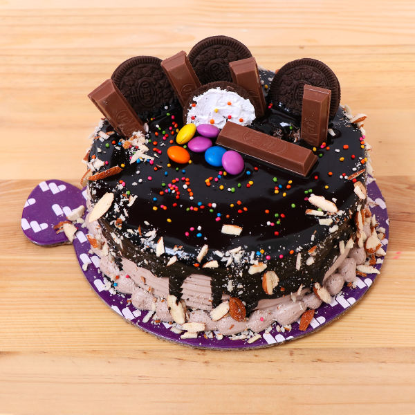 Kit Kat and Oreo Cake! - This Blue Dress