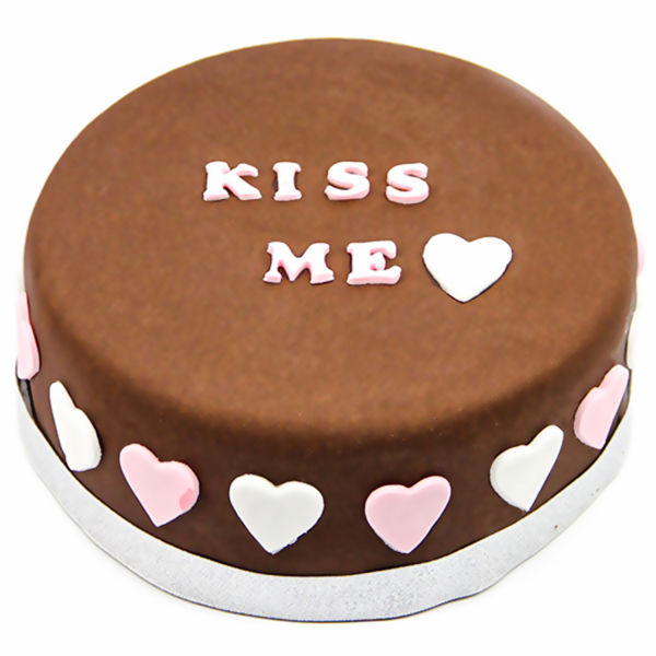 Drip cake with meringue kisses | Kimberly Lloyd | Flickr
