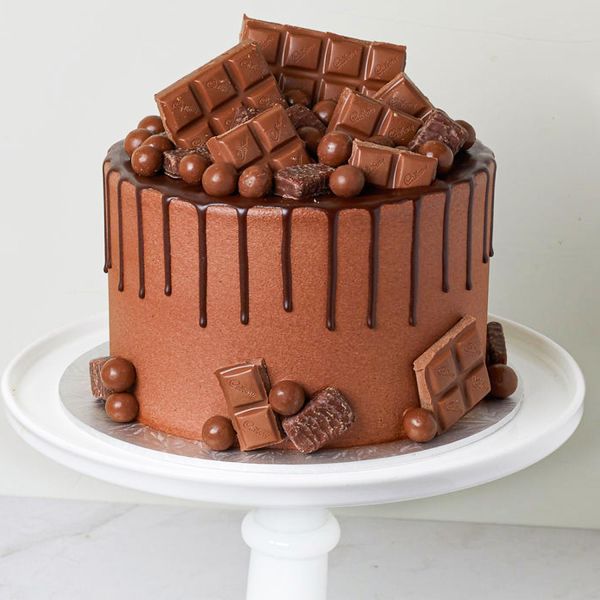 Chocolate indulgence cake loaded with chocolate goodies chocolate chocolate  chocolate : r/Baking