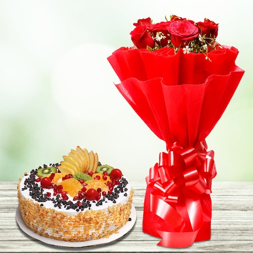 Buy Delicious Cake With Red Roses