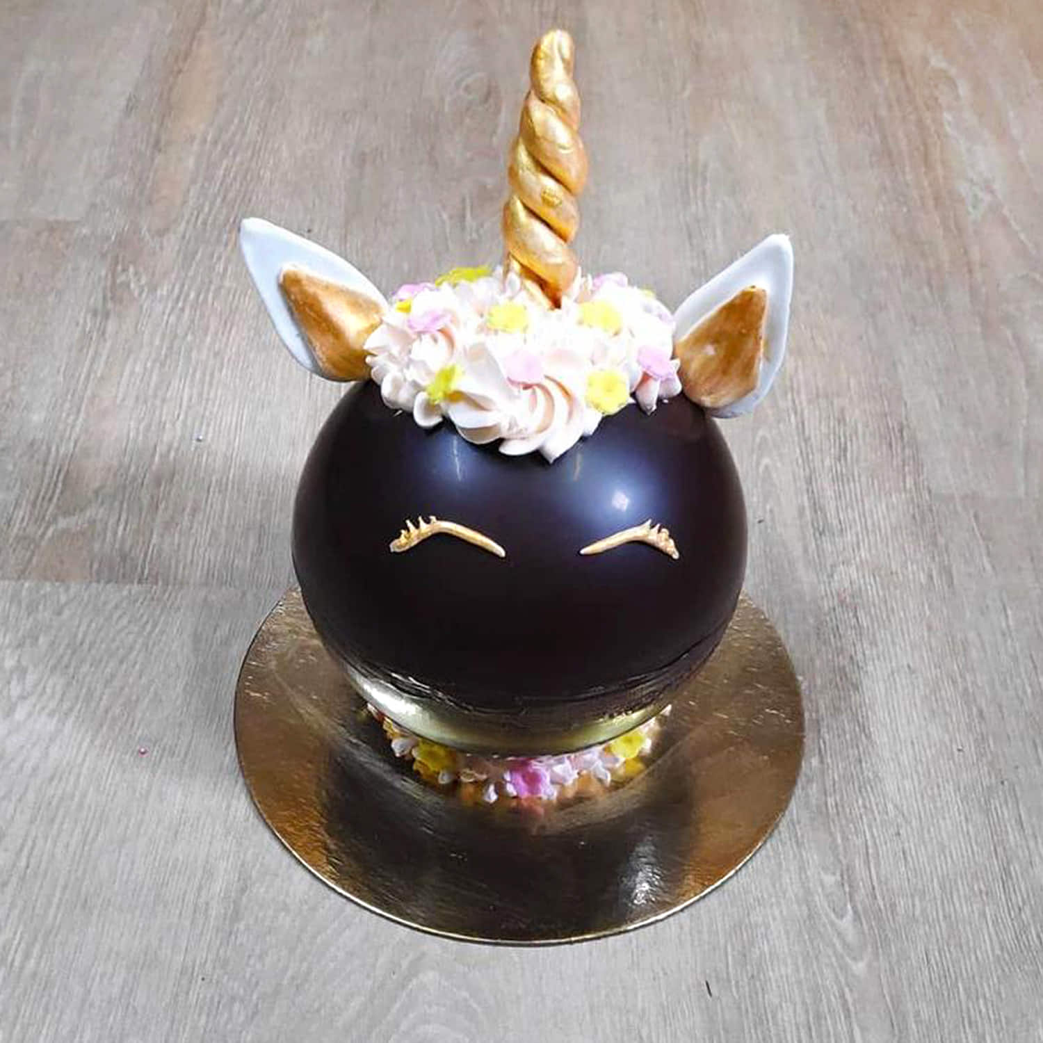 Dolcie - 🦄🦄🦄 Unicorn pinata cake with Belgian chocolate... | Facebook