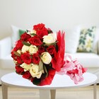 Tranquil love A bunch of red & white roses