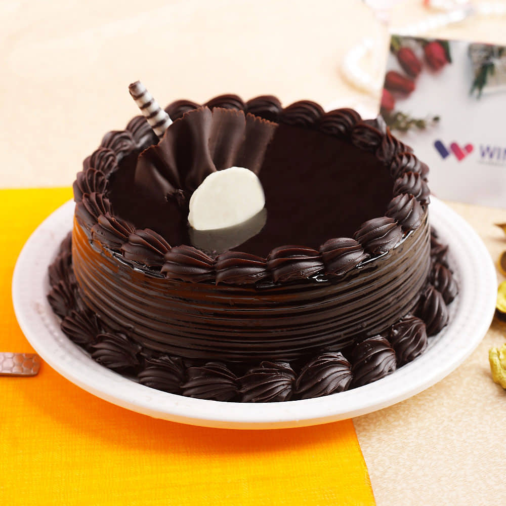 BuySend Choco Vanilla Fusion Cake Half kg Online Winni  Winniin