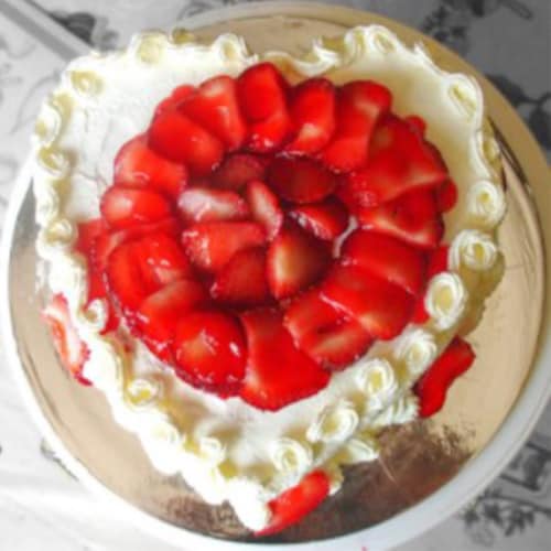 Buy Eggless Heart Shape 1 Kg Strawberry Cake