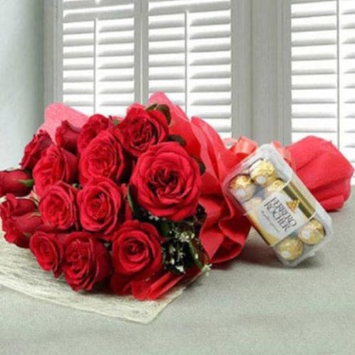 Buy 15 Red Roses With Chocolate