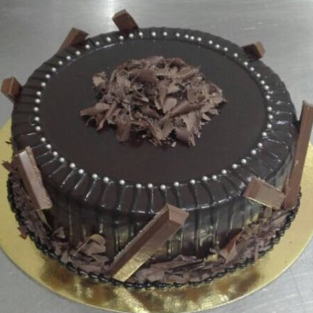 Delicious KitKat Chocolate Cake