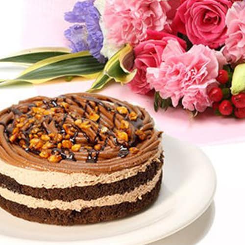 Buy Pink Bouquet With Chocolate Cake