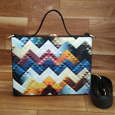 Zigzag print bag