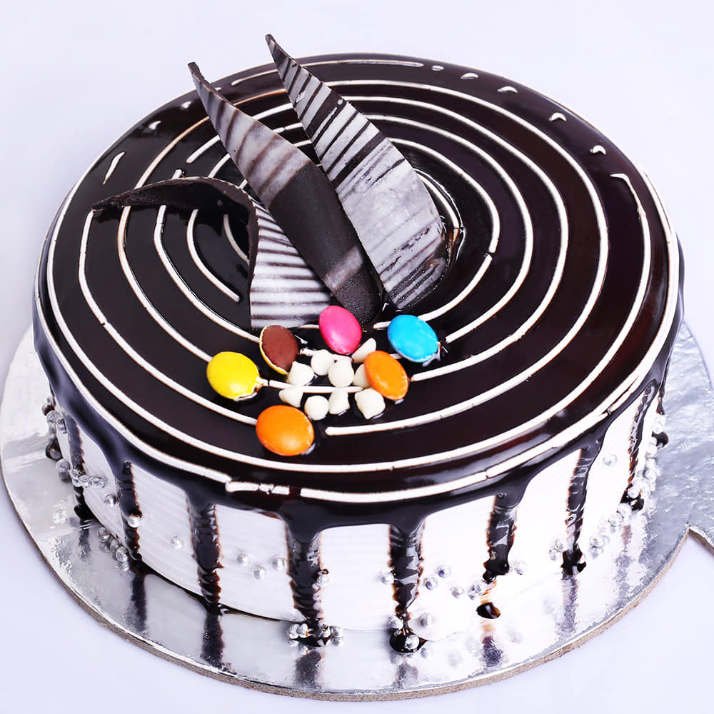 Order Online Choco Vanilla Cake Half kg - Winni | Winni.in
