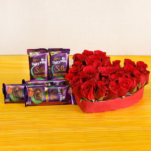 Buy 30 Red Roses And 5 Silk Chocolates