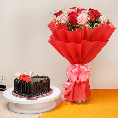 15 Red and Pink Roses With Chocolate Cake