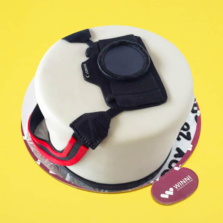 Customized Camera Cake by bakisto - the cake company
