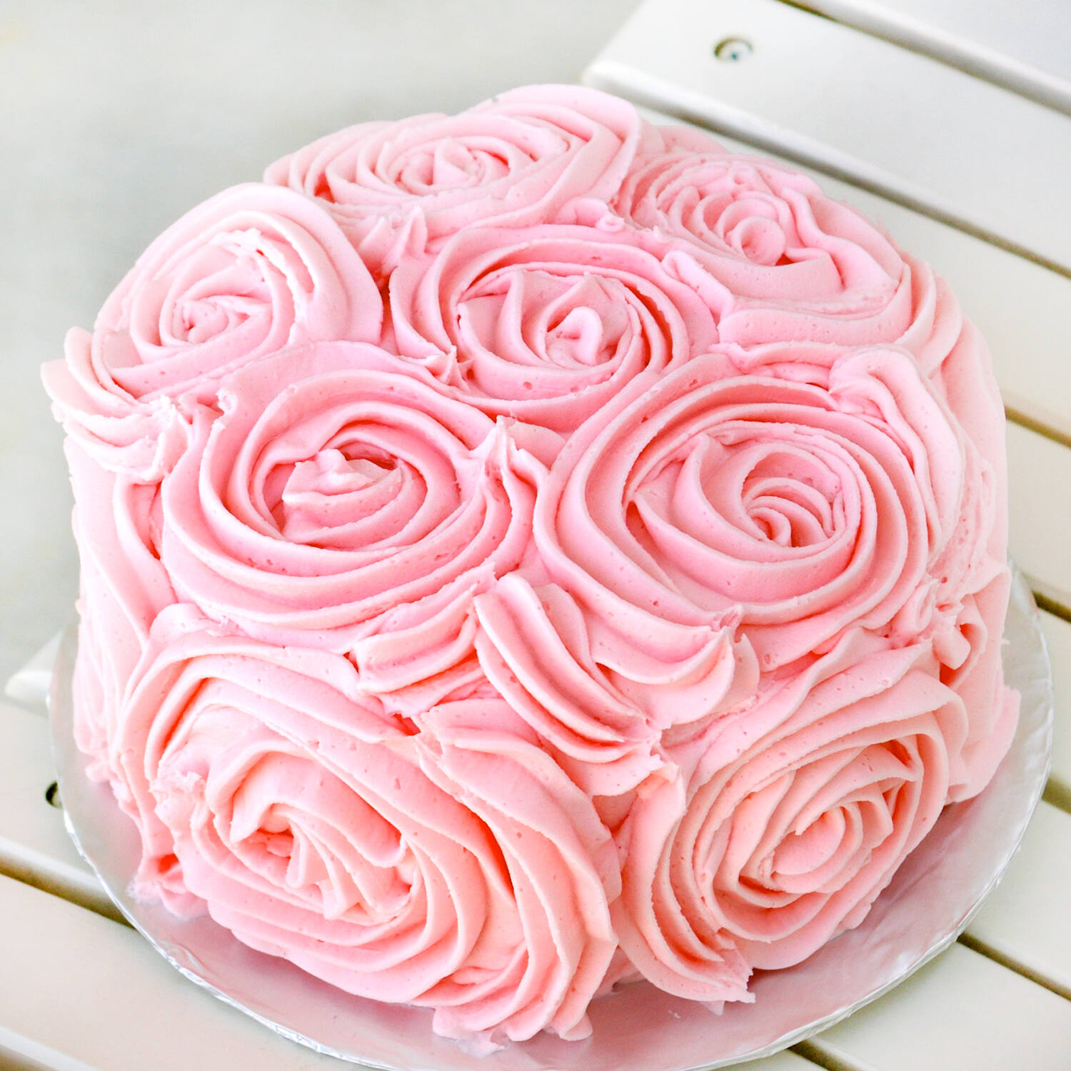Roses Theme Fondant Cake Delivery In Delhi NCR With Delicious Chocolate  Flavour