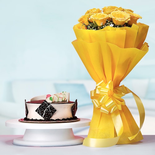 Buy Chocolate Cake with 8 Roses