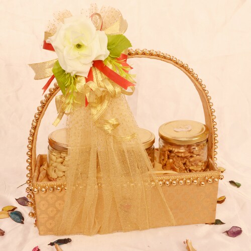 Hướng dẫn how to decorate dry fruit basket at home với giỏ trái cây khô