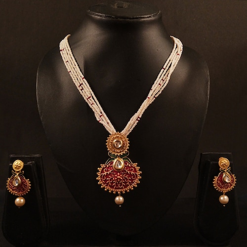Buy Ravishing Jewellery Set