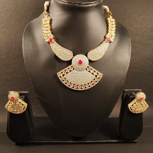 Buy Royal Touch Necklace Set
