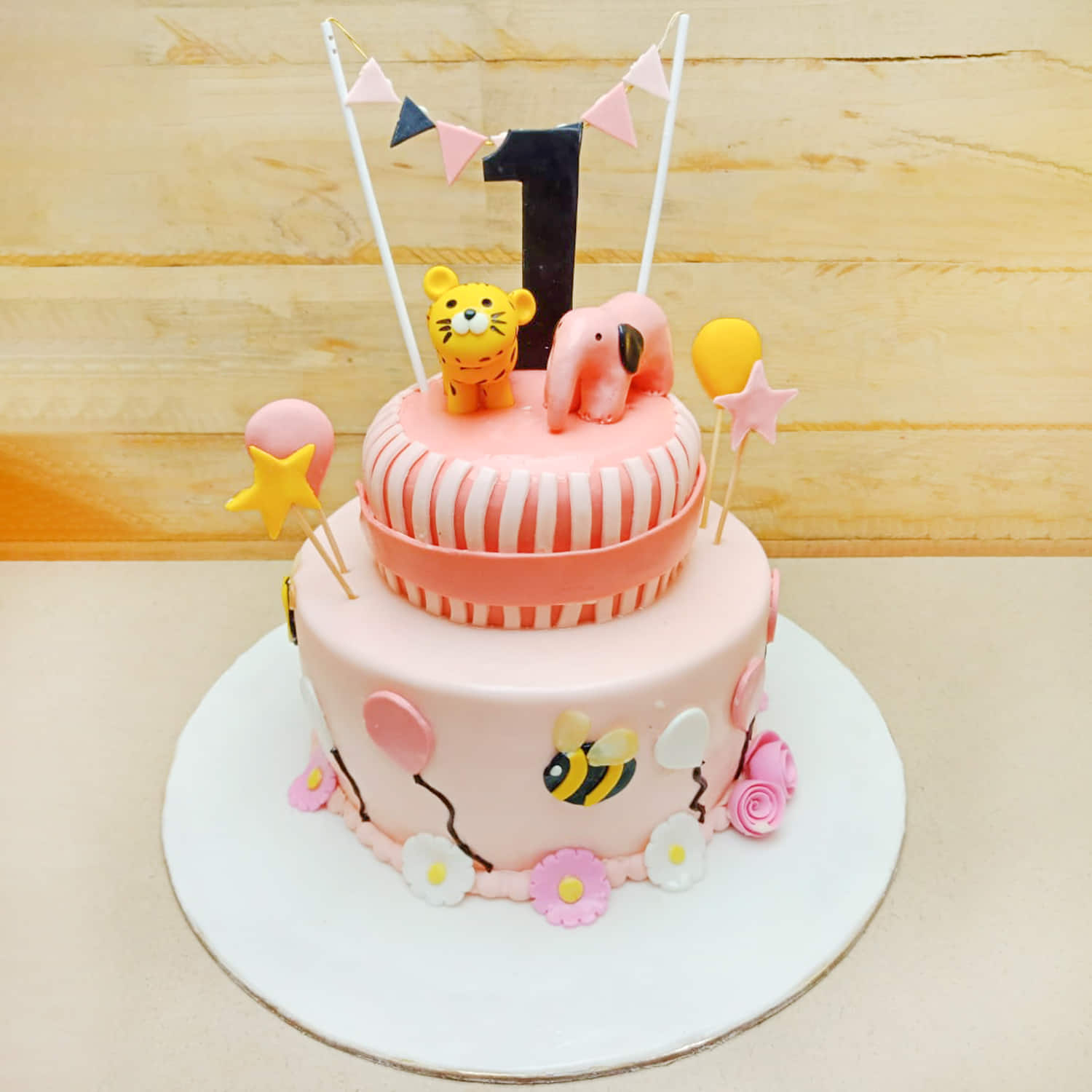1st Birthday Cake Design Ideas for Baby Girl & Boy without fondant