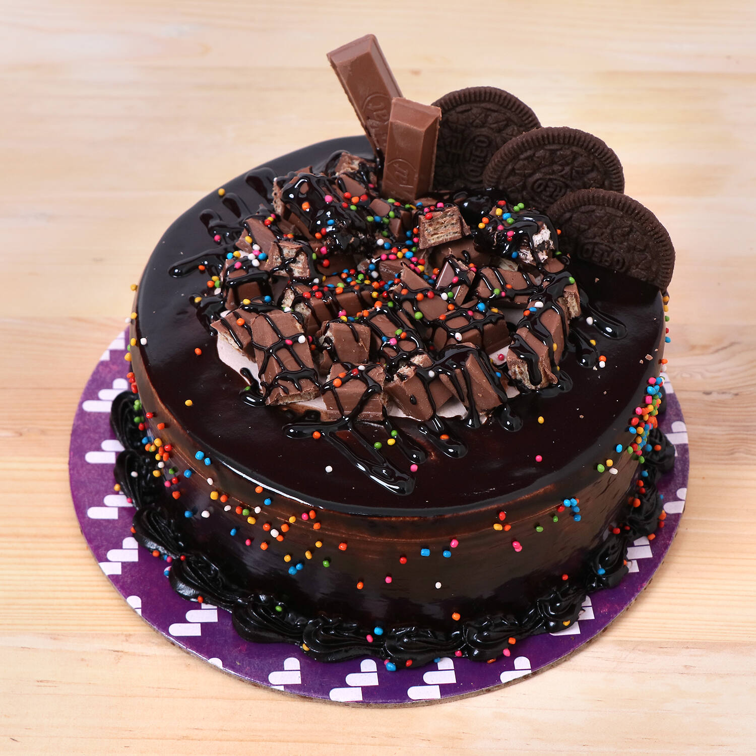 Order KitKat Oreo Cake Online in India - giftsdestination