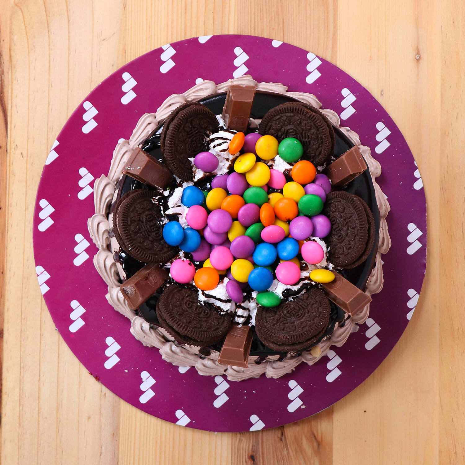 Indulgent Kit Kat Oreo Cake | Winni.in