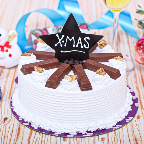 Buy Kitkat on Xmas Cake