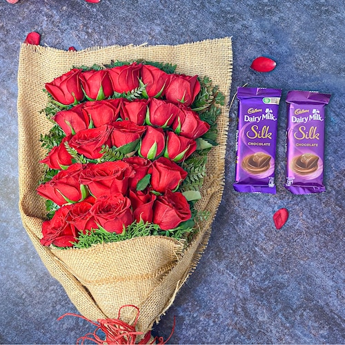 Buy Fragrant Rosy Choco Bouquet