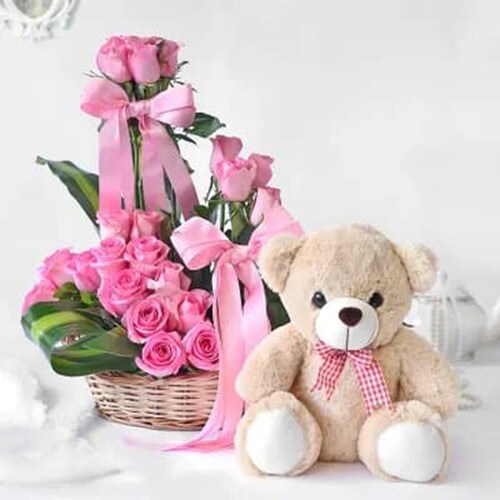 Buy Arrangement Of Lovely Pink Roses With Teddy