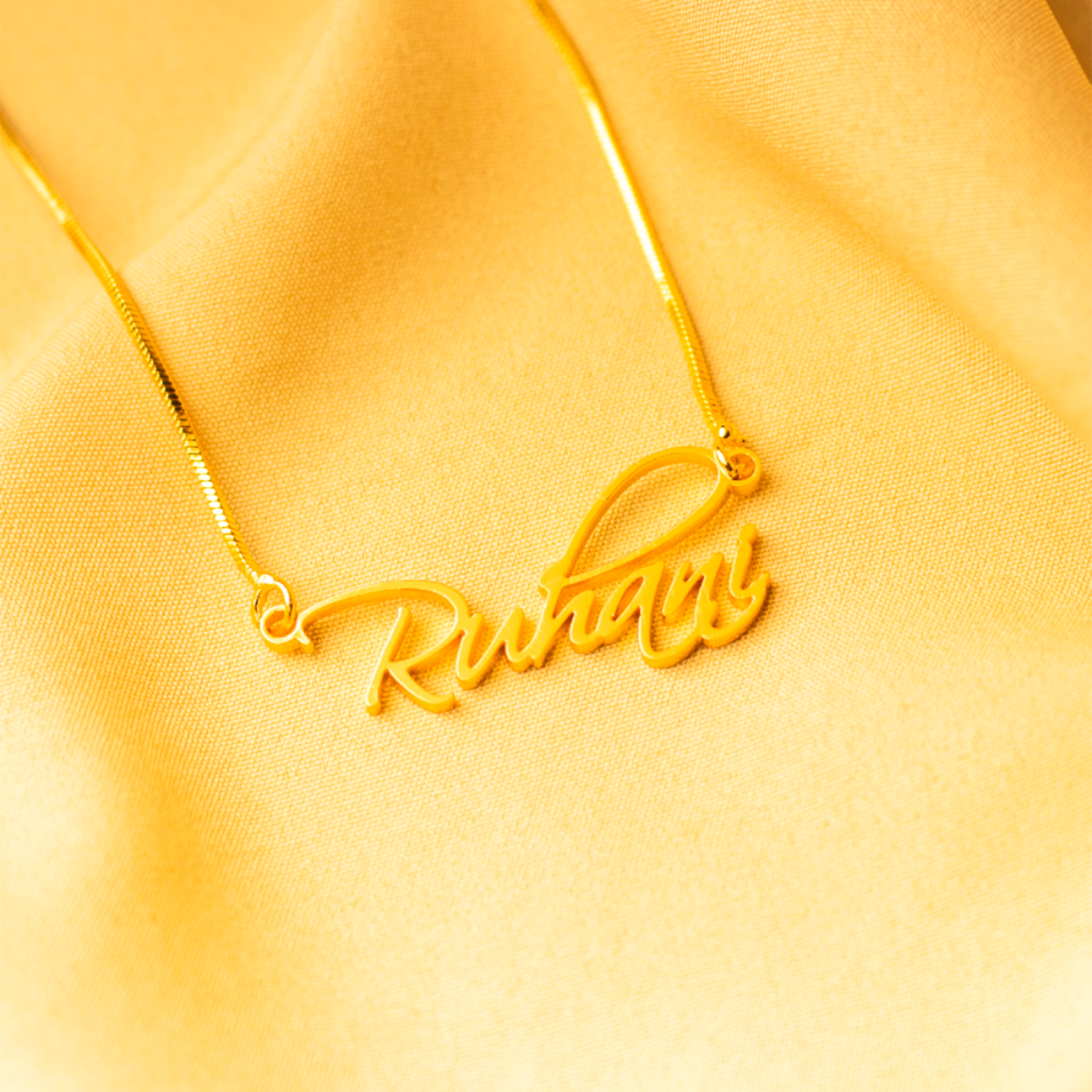 Curlicue Name Necklace | Winni.in