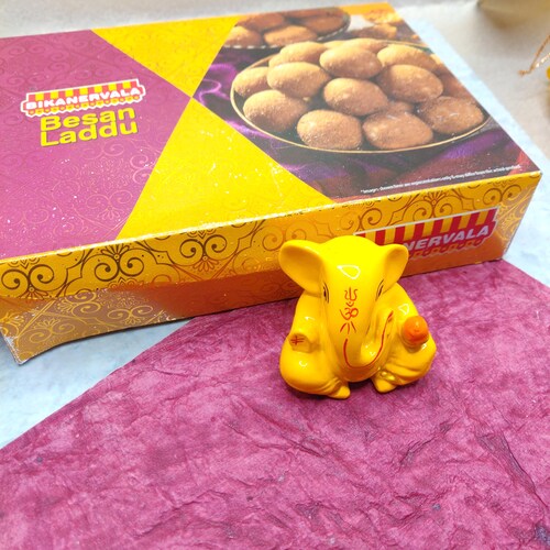 Buy Besan Ladoo With Mini Divine Ganpati