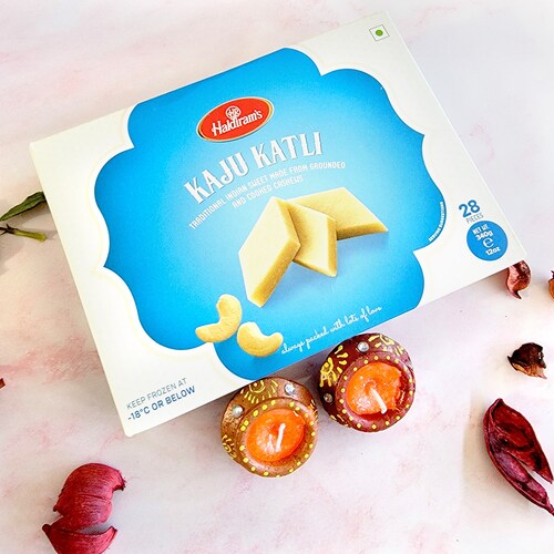 Buy Delicious Kaju Katli With Diyas Combo