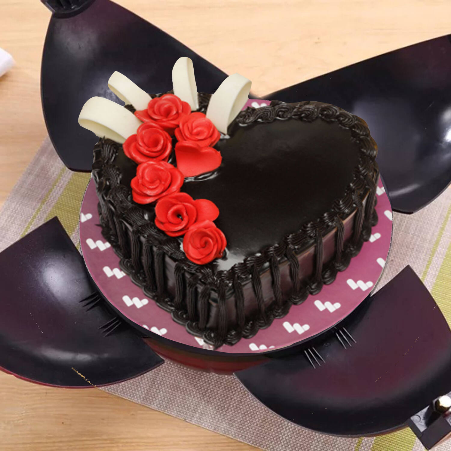 Cake to celebrate LOVE.. ₹450/- with delivery upto 5 km.. Book on  8320371139.. #couplecake #cakeforhusband #cakeforcouple #cakeforwife |  Instagram