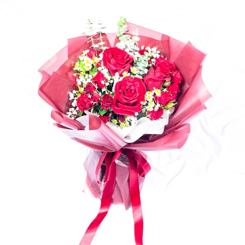 Buy Red Roses Bouquet With Spray