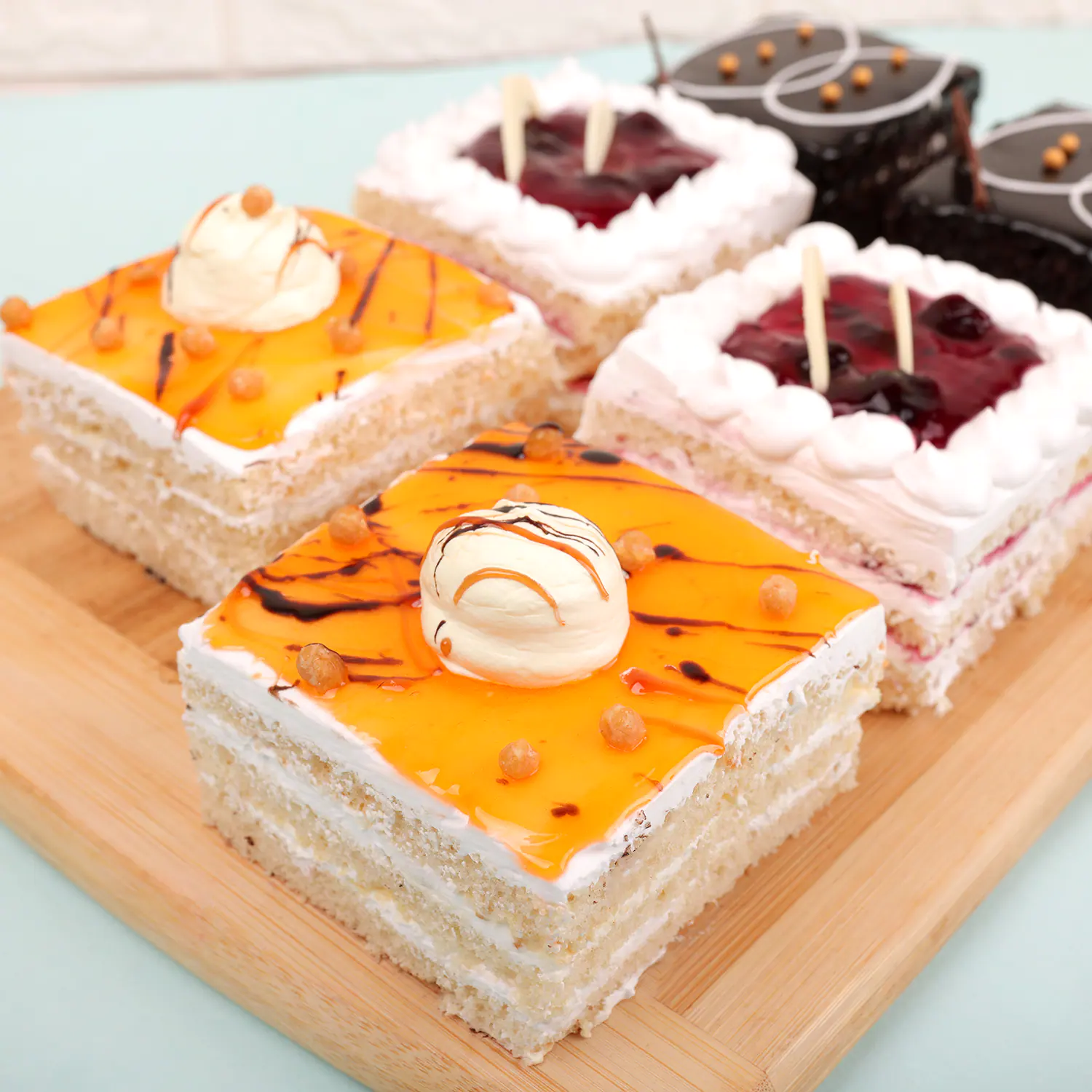 Buy Creamy Strawberry Pastry Online| Online Cake Delivery - CakeBee