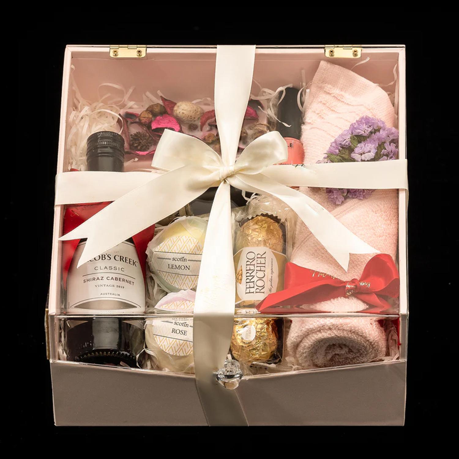 Christmas gift hampers: Make Christmas special for your loved ones with  these luxe gift hampers - The Economic Times