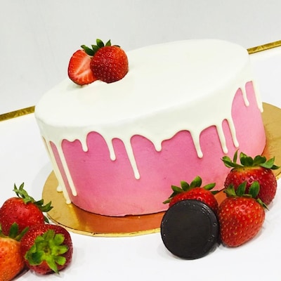 Delectable Strawberry Cake
