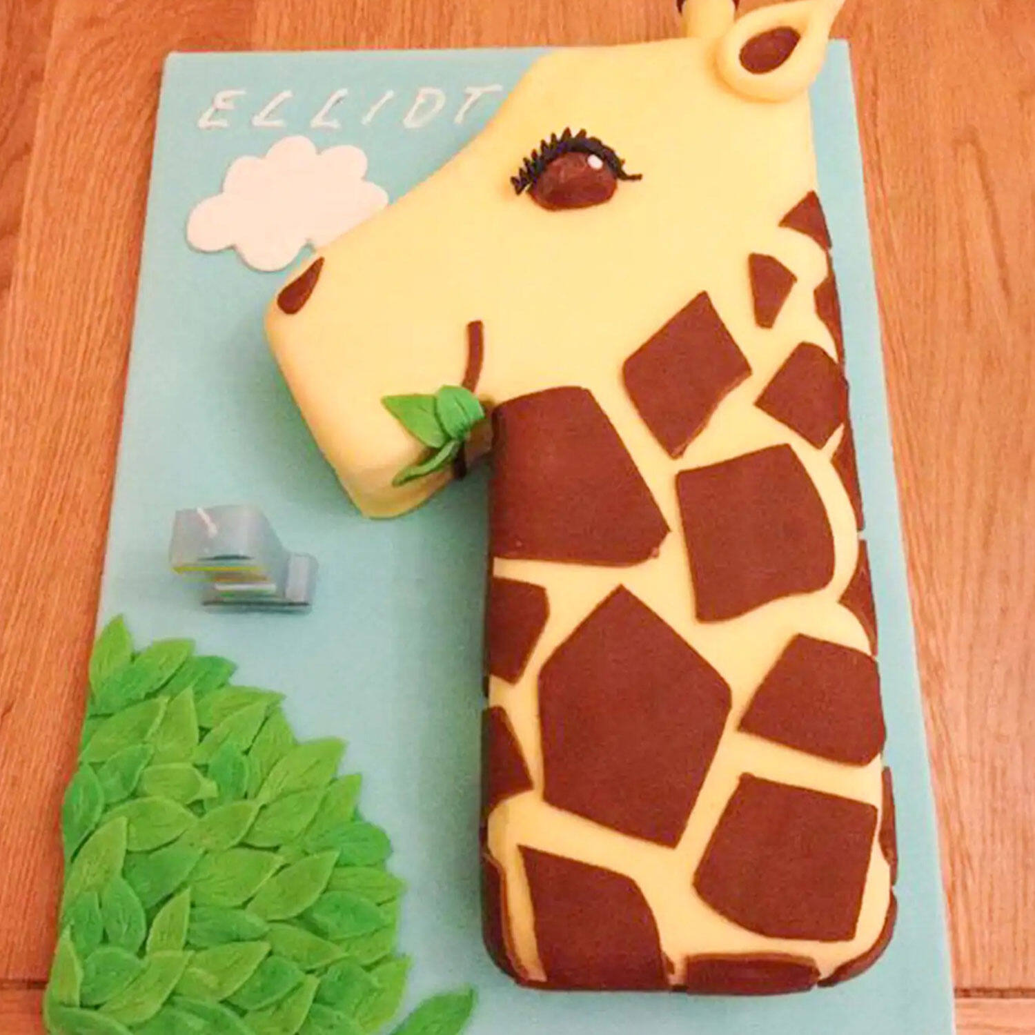 The Giraffe | Two Tier Fondant Iced Cake - Confection by Rosalind Miller