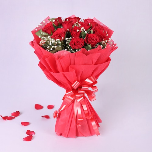 Buy Romantic Bunch Of Red Roses