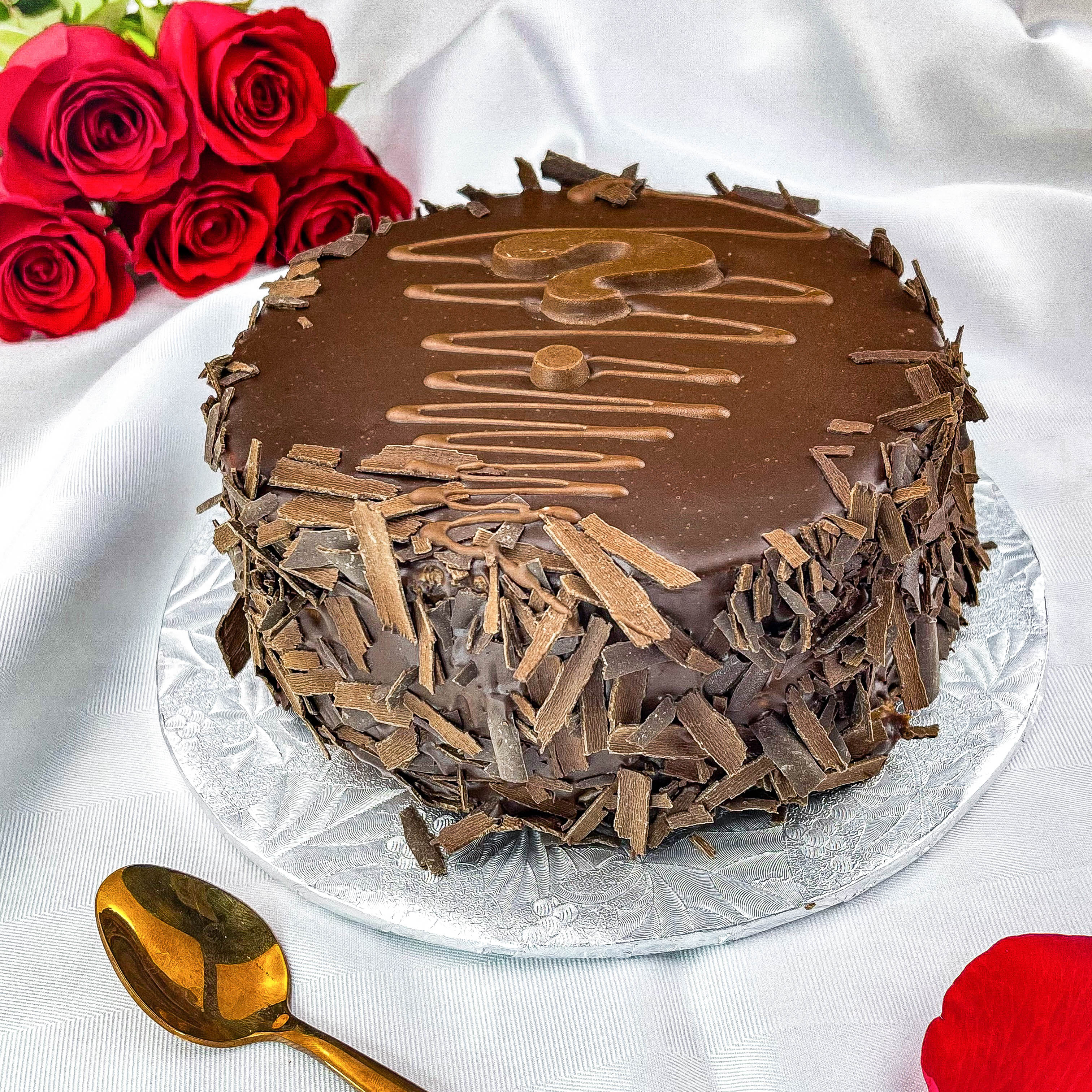 Send Online half kg choco vanilla cool cake Order Delivery |  flowercakengifts