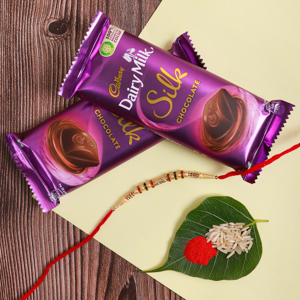 White Pearl Rakhi With Dairy Milk Silk Chocolate | Winni.in