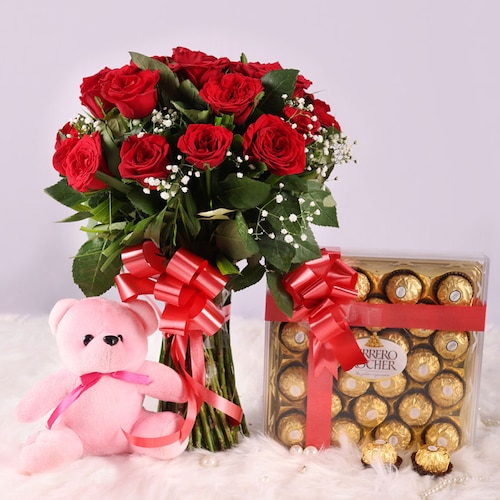 Buy Red Roses With Chocolate Hamper