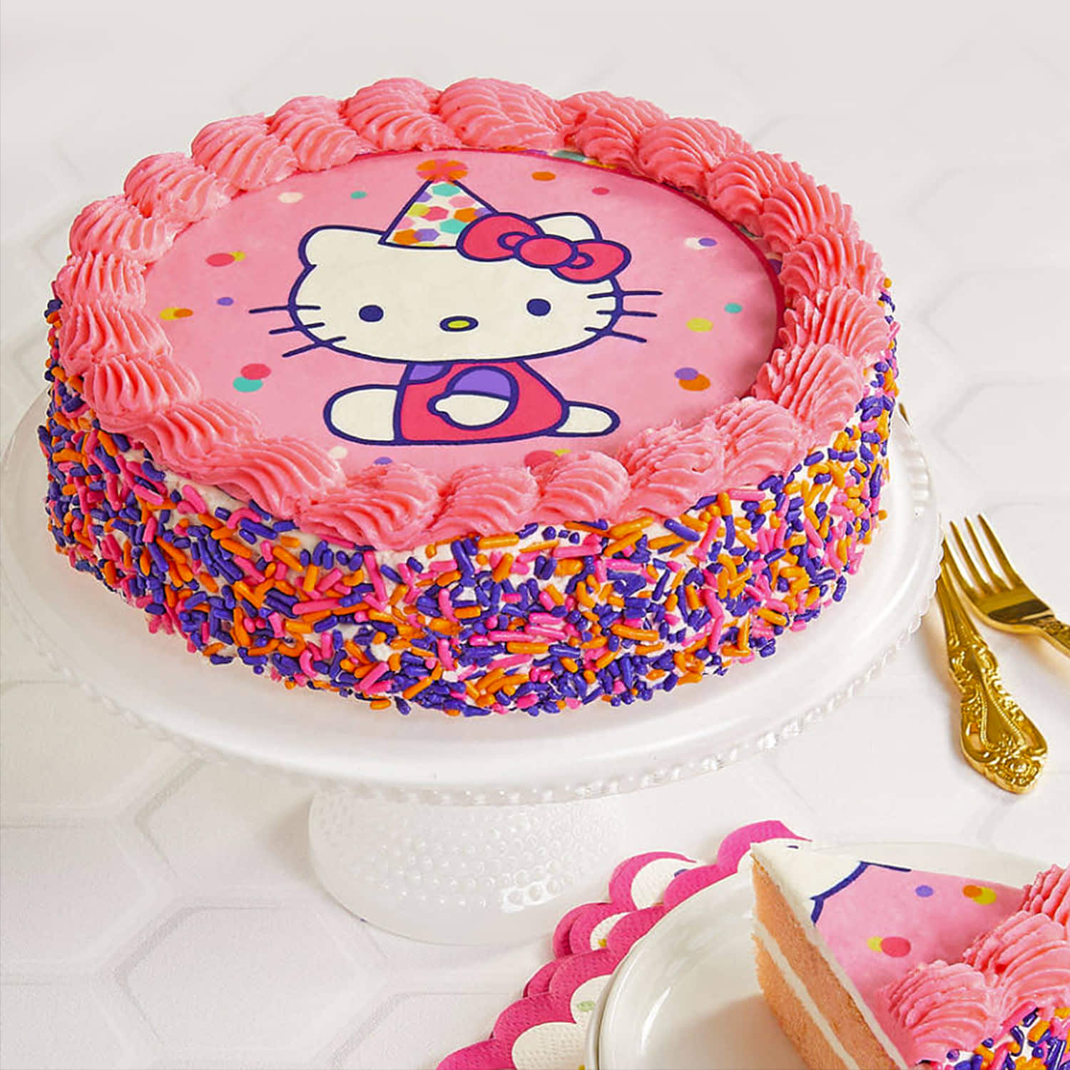 Bumachick - Hello Kitty theme cake🐱 ** We use buttercream... | Facebook