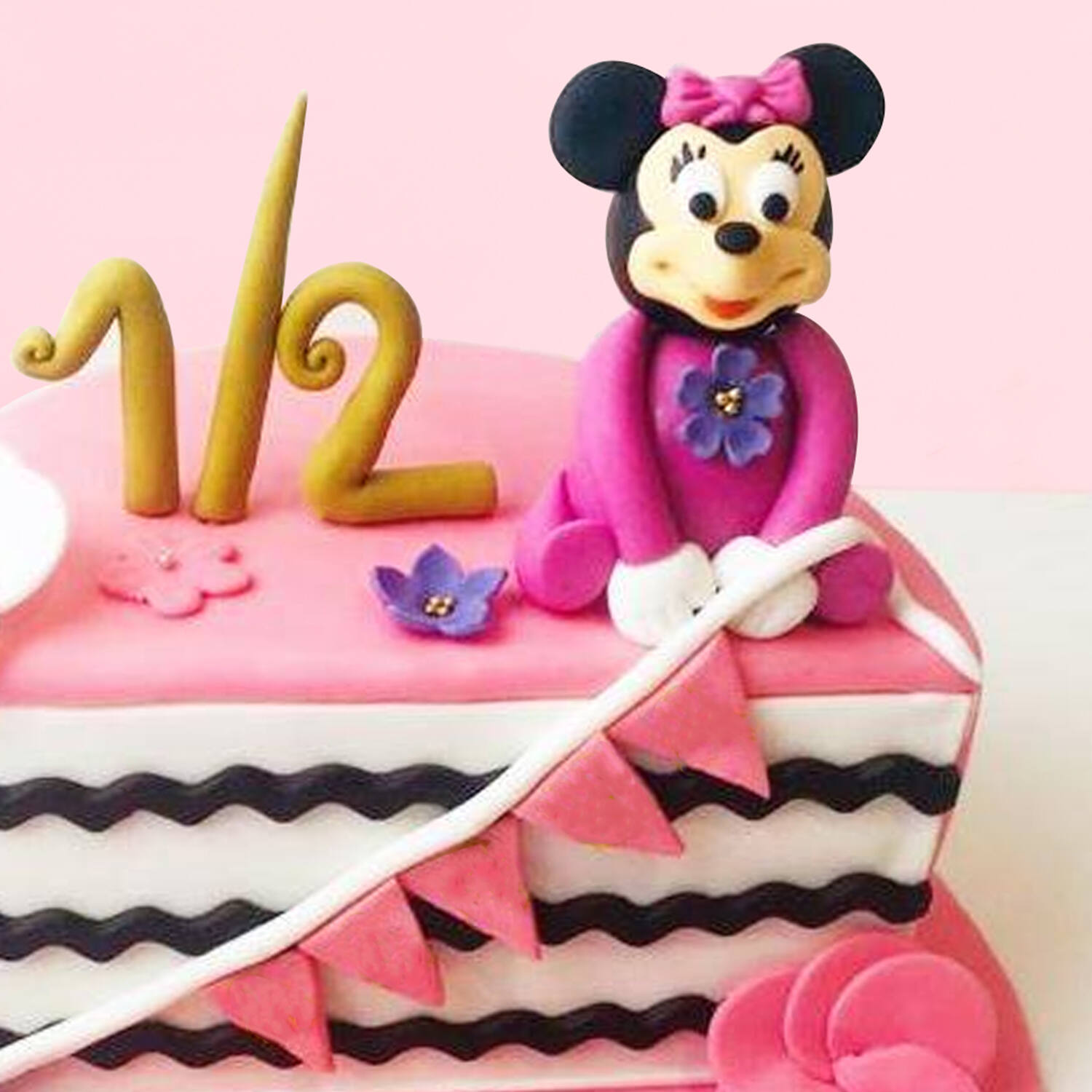 Minnie Mouse Car Theme Cake