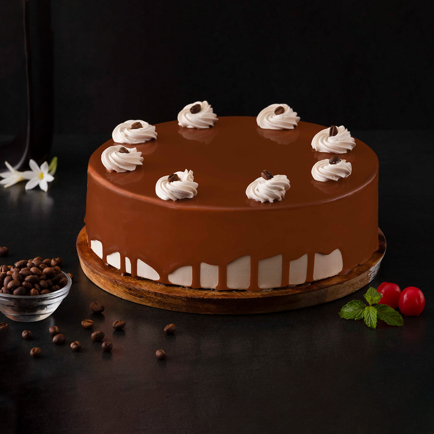 Send Best Mom Black Forest Cream Cake Online in India at Indiagift.in