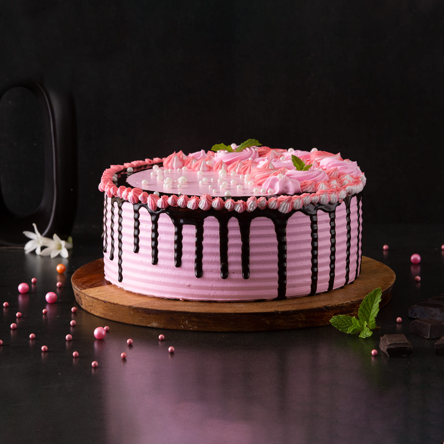 Order Chocolate strawberry cake 1kg Online From Ananya Cake Bakers,Mumbai