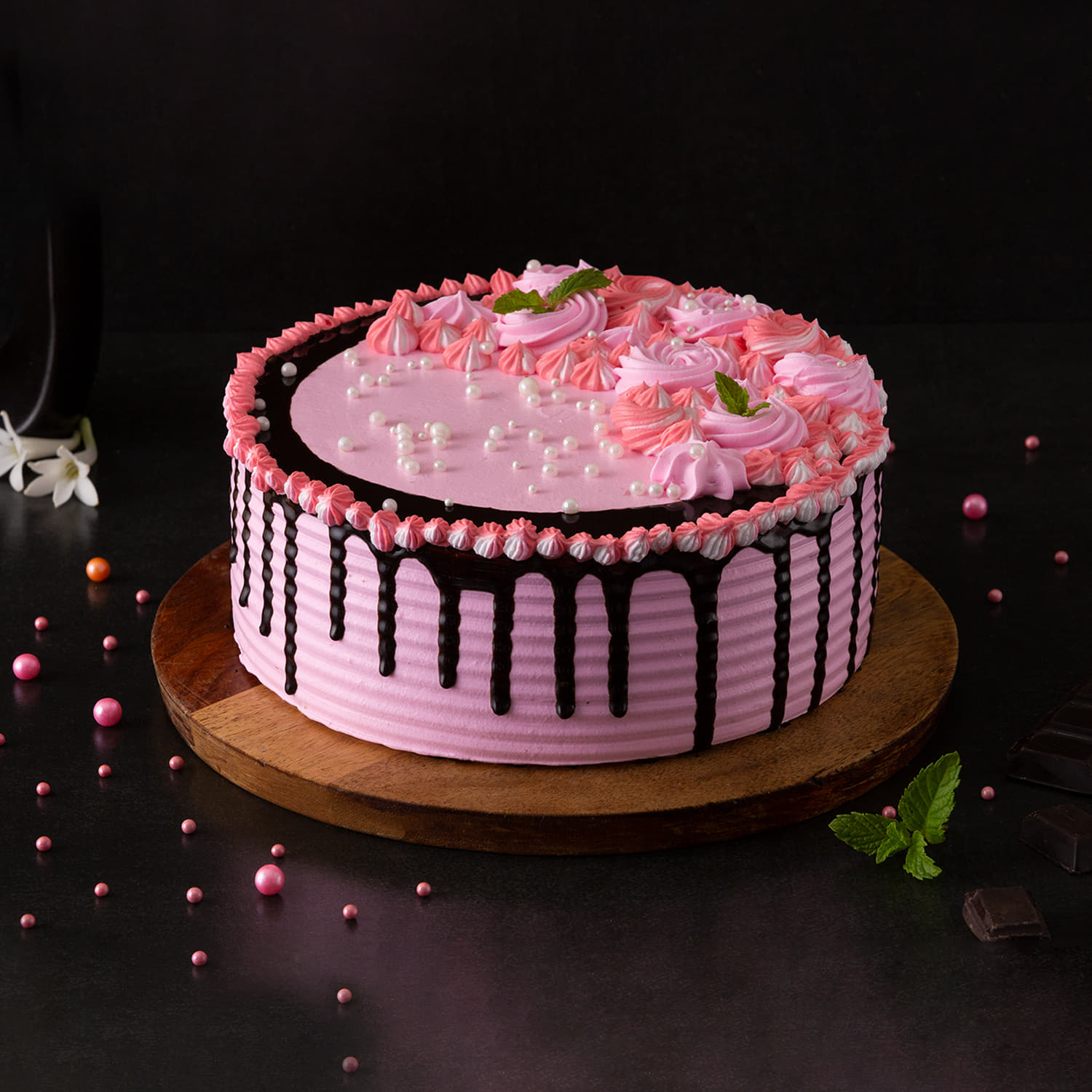 Premium Photo | Purple cake with berry flavor