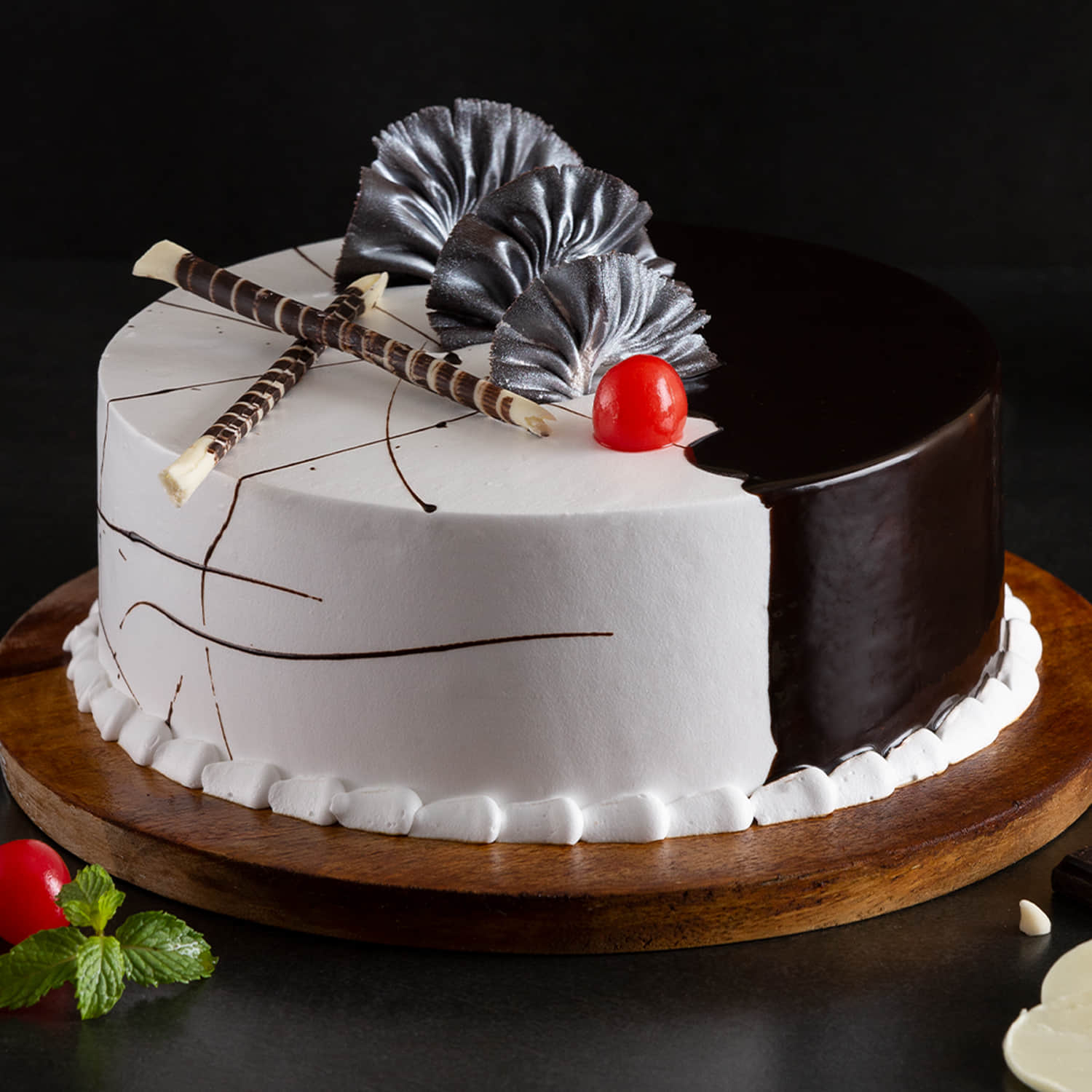 choco vanilla duo cake 🤤😍 | Chocolate cake designs, Chocolate drip cake  birthday, Easy cake decorating