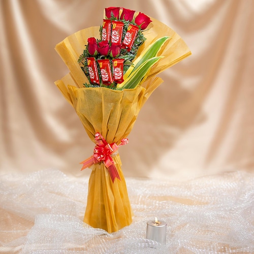 Buy Love Chocolates With 6 Roses
